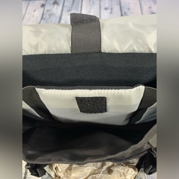 Kensington Saddle Pro Khaki Green Laptop Convertible Backpack Messenger Bag - Picture 9 of 15